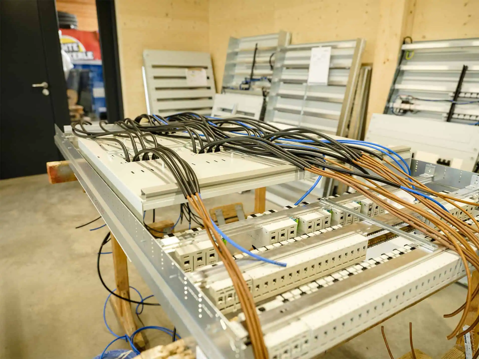 Verteilerbau Schrank 2